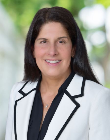 Ann Tracy headshot